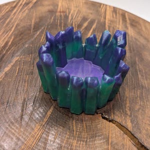 Mystic Resin Ring Holder: Blue Purple Crystal Edge Catch-All 画像 2