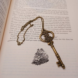 Queen Skeleton Key Necklace Large Skeleton Key Necklace Vintage Style Jewelry Queen Gifts for Queen Key Necklace Bronze Key for Her Jewelry