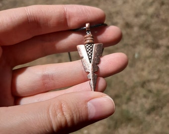Rose Gold Arrow Necklace / Arrow / Unique jewelry / Jewelry for men / androgynous jewelry / rose gold / arrowheads / metal arrowheads
