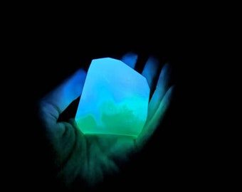 Glow In the Dark Mini Crystal Paperweight / Resin Crystal Paperweight Gradient Crystal Paperweight Gifts for Him TTRPG Props RPG Gifts Green
