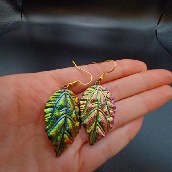 Boucles d'oreilles feuille de druide à changement de couleur / RPG / Boucles d'oreilles cosplay / TTRPG / Boucles d'oreilles druide / Bijoux druide / Boucles d'oreilles feuille / Nature / Botanique