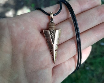 Gold Arrow Necklace / Hunter Necklace / Arrows / Native Jewelry / Archaeology / Gold arrow / Arrowheads / Cute / Bohemian / Guys