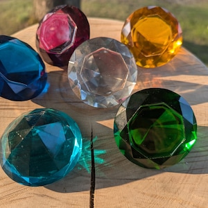 Faceted Emerald Gem Video Games Resin Paperweight  Crystal Paperweight Nerd Gifts Prop Gem Emerald Green Crystal Handmade Gem Nerd Gift