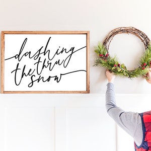Dashing Through The Snow SVG Cut File | Cyfrowy projekt znaku świątecznego | Wystrój domu na święta | Teksty piosenek świątecznych | Cricut i sylwetka
