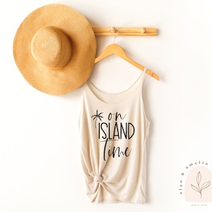 オンアイランドタイム SVG | バケーションTシャツ SVG | ボヘミアンレディースシャツ SVG | ワインタンブラー SVG | サマー SVG | ヤシの木 Png | クリカット | シルエット