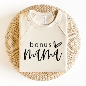 Bonus Mama SVG | Maman Chemise Svg | Cadeau belle-maman Svg | Fête des mères Svg | Mug à café maman Svg | Cricut | Silhouette | Sublimation PNG