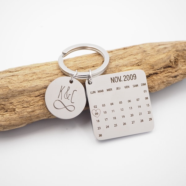 Porte clé personnalisé en acier inoxydable gravé avec date de rencontre et médaille initiale - Cadeau Personnalisé, Cadeau Saint-Valentin
