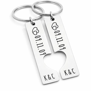 Porte clé coeur en acier inoxydable personnalisé et gravé avec date de rencontre & initiales - Cadeau Personnalisé, Cadeau Saint-Valentin