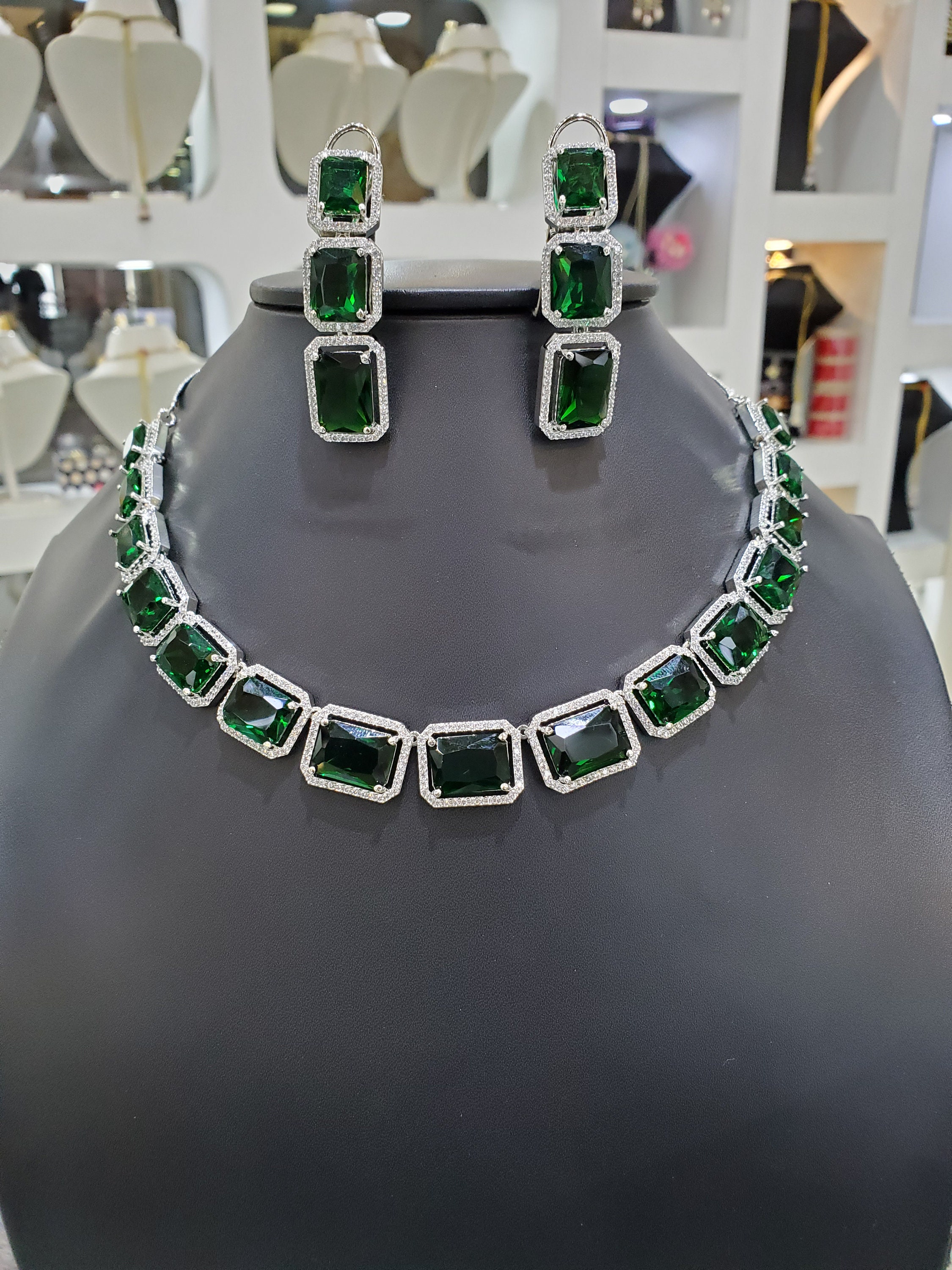 Green emerald choker sale