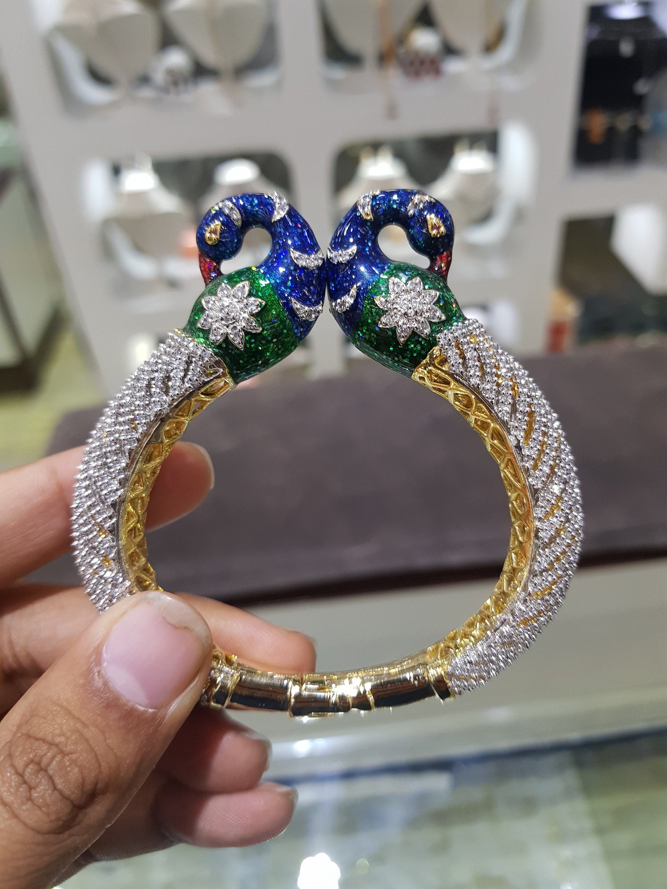 14K Hawaiian Diamond Chevron Bracelet | Royal Hawaiian Heritage Jewelry