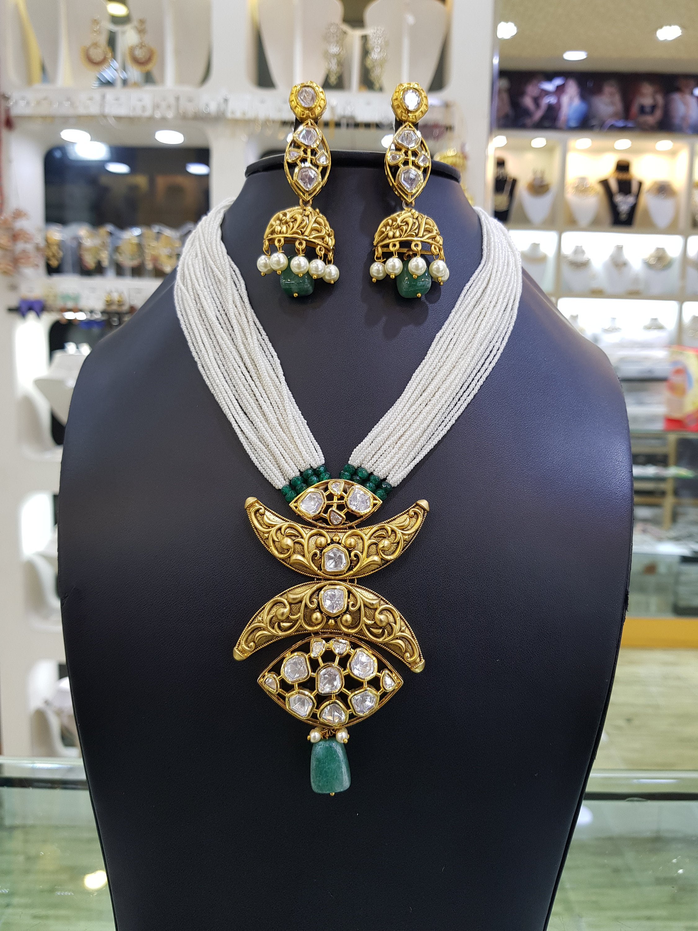 gold kundan pendant set
