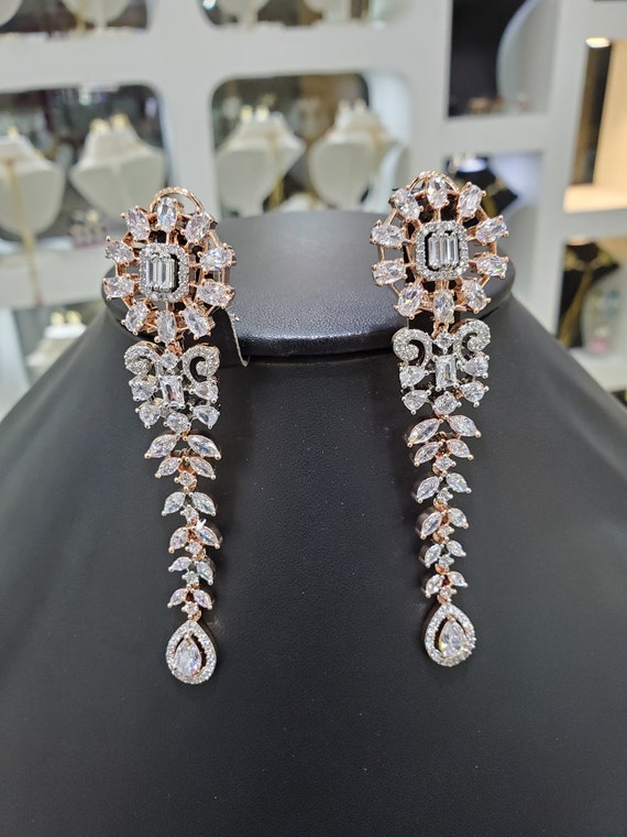 Shimmering Stunner Diamond Studs | Buy 18Kt Yellow gold Diamond EARRINGS  Online for Studs | Kirtilals
