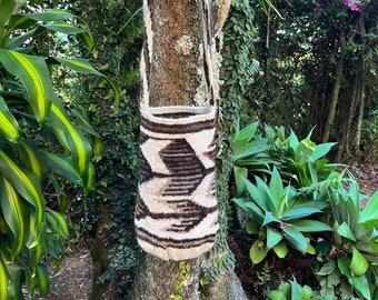 Bolso mochila Arhuaca hecho a mano - Bolso de lana tejido a mano por indígenas Arhuacos de Colombia