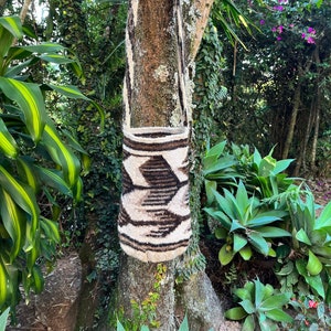Handmade Arhuaca mochila Bag - Handwoven wool bag by Arhuacos indigenous from Colombia