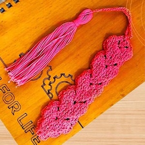 Crochet Heart Bookmark Pattern: Easy Flower Design PDF + Video Tutorial, DIY Book Lover Gift, Cute Handmade Reading Accessory (Download)
