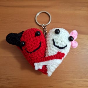 Crochet Couple Heart Keychain: Amigurumi Photo Tutorial (PDF Pattern)