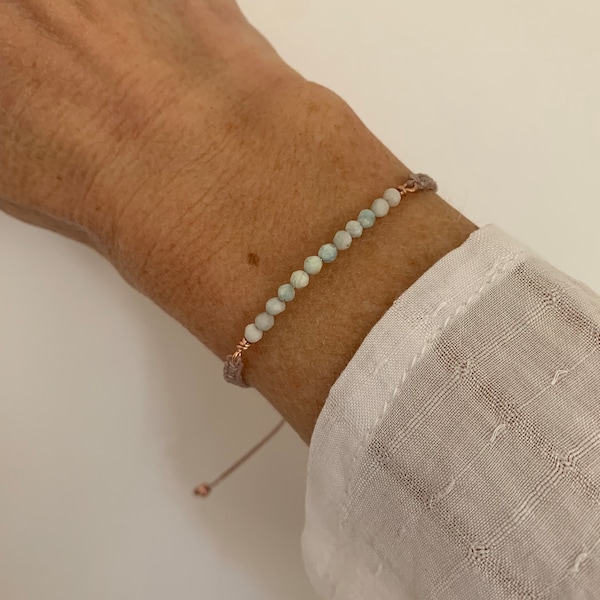 Bracelet Larimar, pierres naturelles sur bracelet tressé macramé, bracelet barre, bracelet réglable, bracelet minimaliste, pierre naturelle