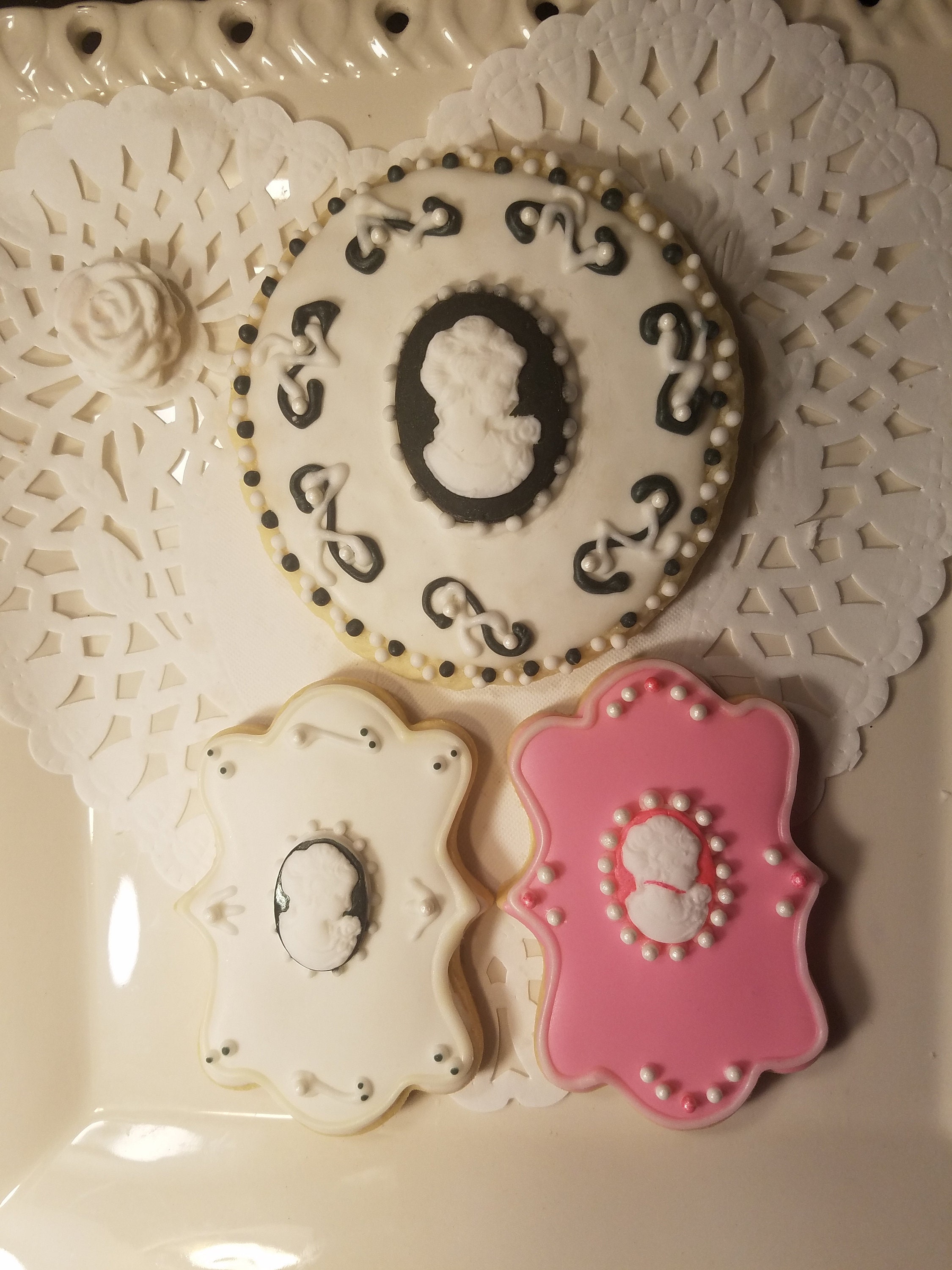 CAMEO decorated cookies3 cookies /BIRTHDAY Cookies /Gift for her