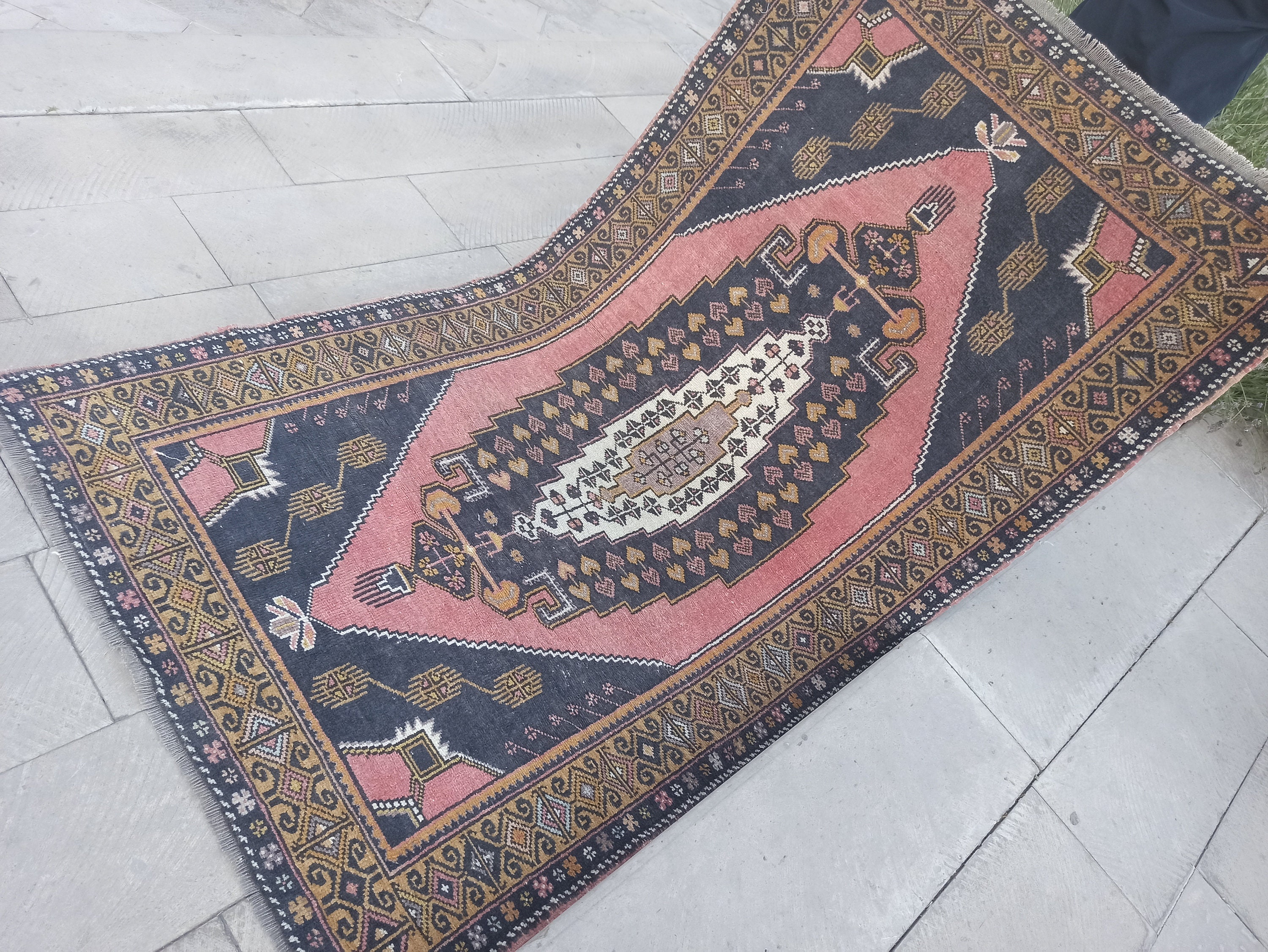 ヴィンテージトルコウールラグ 4x7：手作りの東洋風トライバル装飾