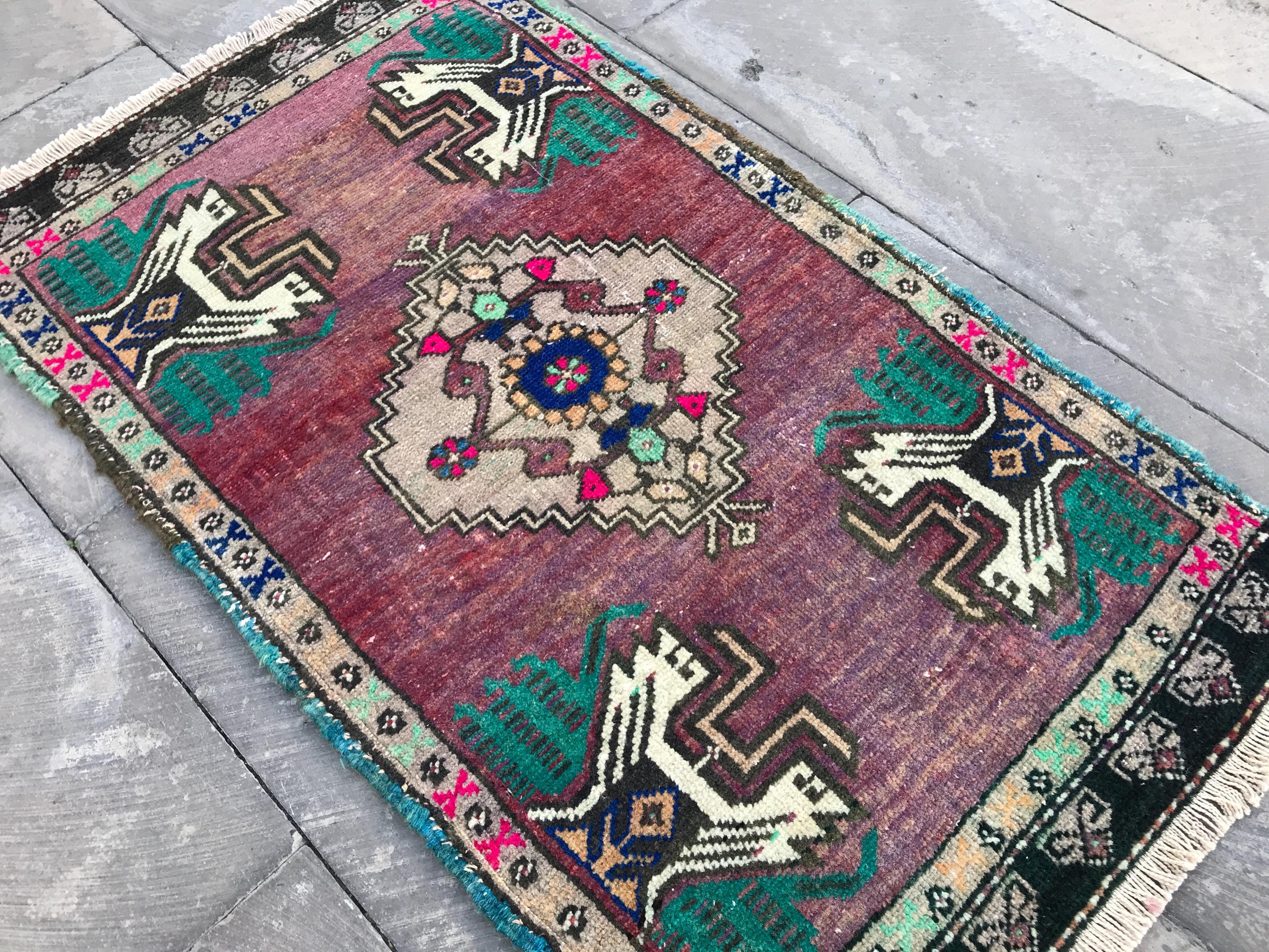 ハンドメイドウールヴィンテージトルコラグ：パープルの折衷的な装飾