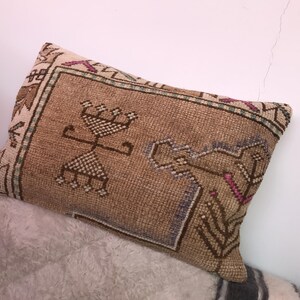 Vintage Rug Pillow Cover: 16x24 Rustic Art Deco Sofa Pillow image 6