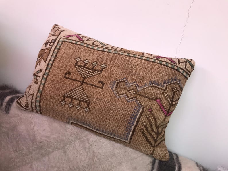 Vintage Rug Pillow Cover: 16x24 Rustic Art Deco Sofa Pillow image 6