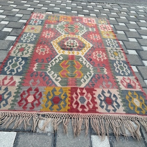 Muted Color Vintage Traditioanal Wool Kelim Rug: Boho Decor (116x180 cm)