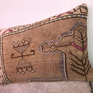 Vintage Rug Pillow Cover: 16x24 Rustic Art Deco Sofa Pillow image 7
