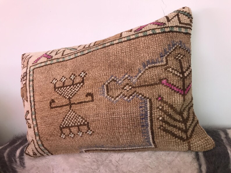Vintage Rug Pillow Cover: 16x24 Rustic Art Deco Sofa Pillow image 7