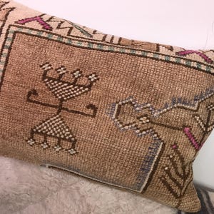Vintage Rug Pillow Cover: 16x24 Rustic Art Deco Sofa Pillow image 11