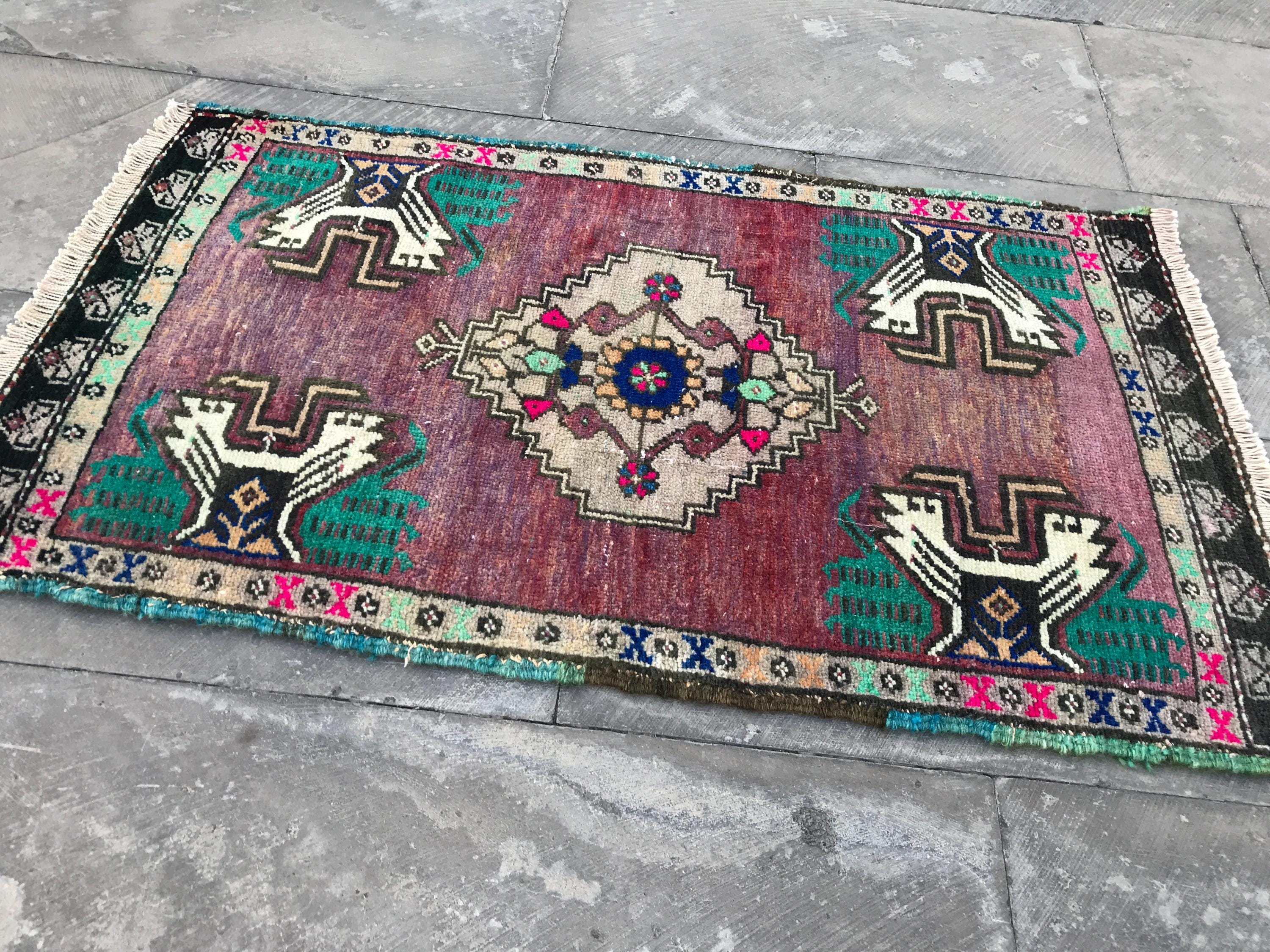 ハンドメイドウールヴィンテージトルコラグ：パープルの折衷的な装飾