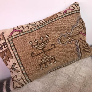 Vintage Rug Pillow Cover: 16x24 Rustic Art Deco Sofa Pillow image 9