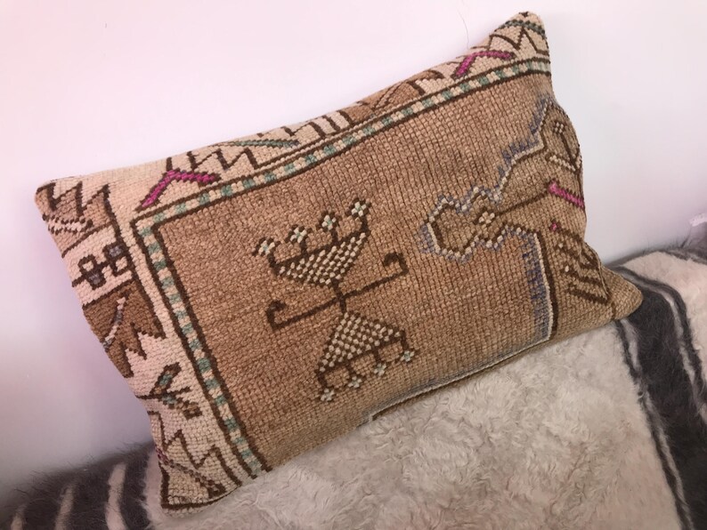 Vintage Rug Pillow Cover: 16x24 Rustic Art Deco Sofa Pillow image 9