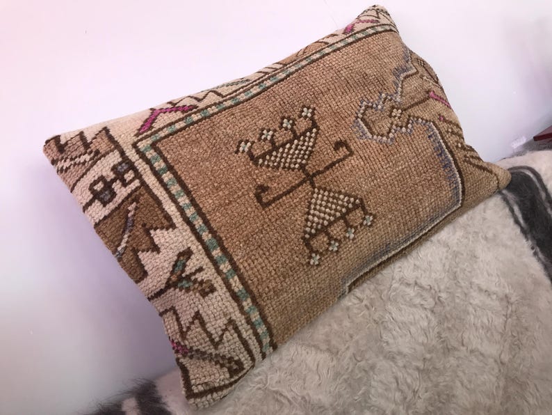 Vintage Rug Pillow Cover: 16x24 Rustic Art Deco Sofa Pillow image 5