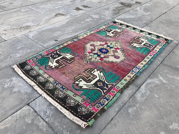 ハンドメイドウールヴィンテージトルコラグ：パープルの折衷的な装飾