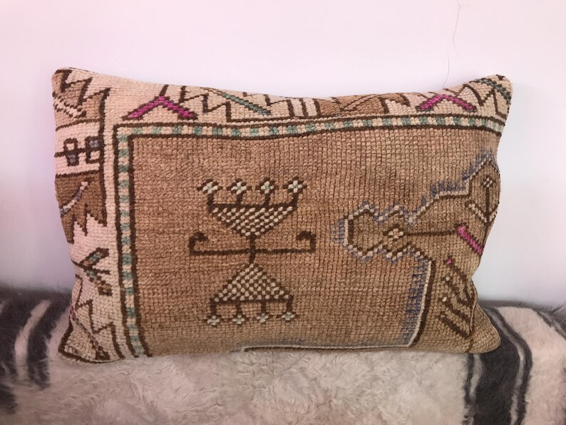 Vintage Rug Pillow Cover: 16x24 Rustic Art Deco Sofa Pillow easter day gift