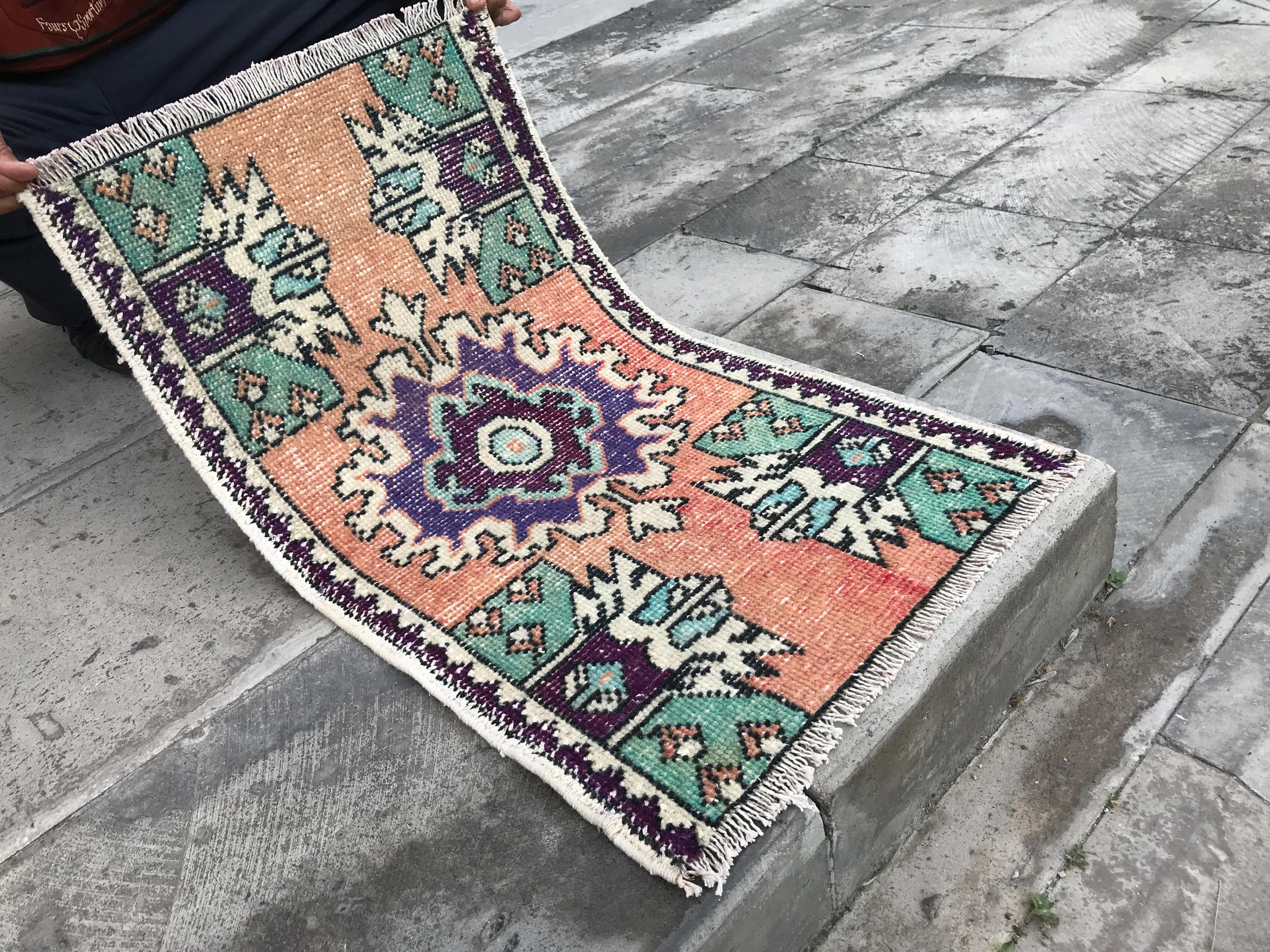 ヴィンテージトルコウールラグ：落ち着いた色合いの2x3インチの小さな