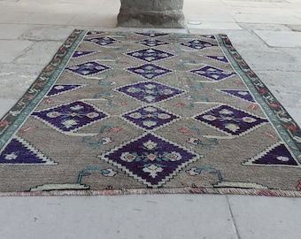 Vintage Turkish Wool Rug 5x8: Geometric Anatolian Carpet