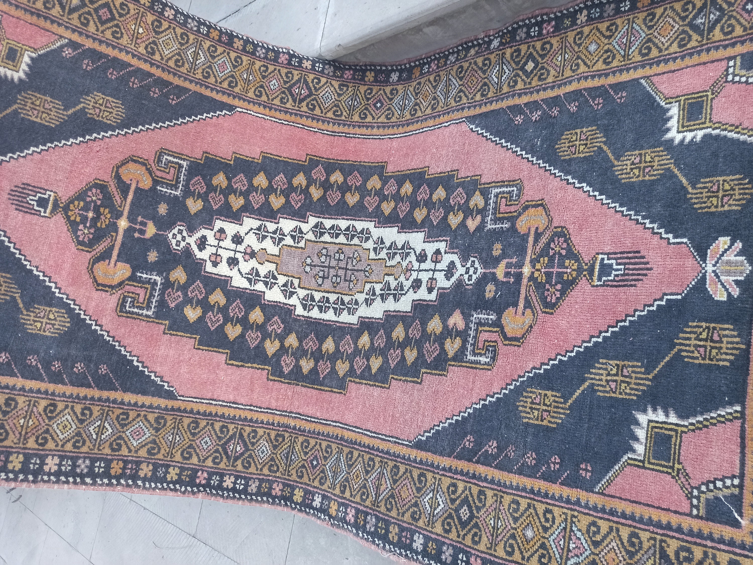 ヴィンテージトルコウールラグ 4x7：手作りの東洋風トライバル装飾