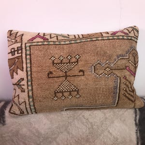 Vintage Rug Pillow Cover: 16x24 Rustic Art Deco Sofa Pillow image 1
