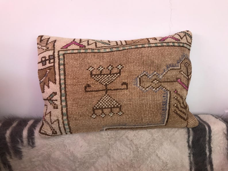 Vintage Rug Pillow Cover: 16x24 Rustic Art Deco Sofa Pillow image 1
