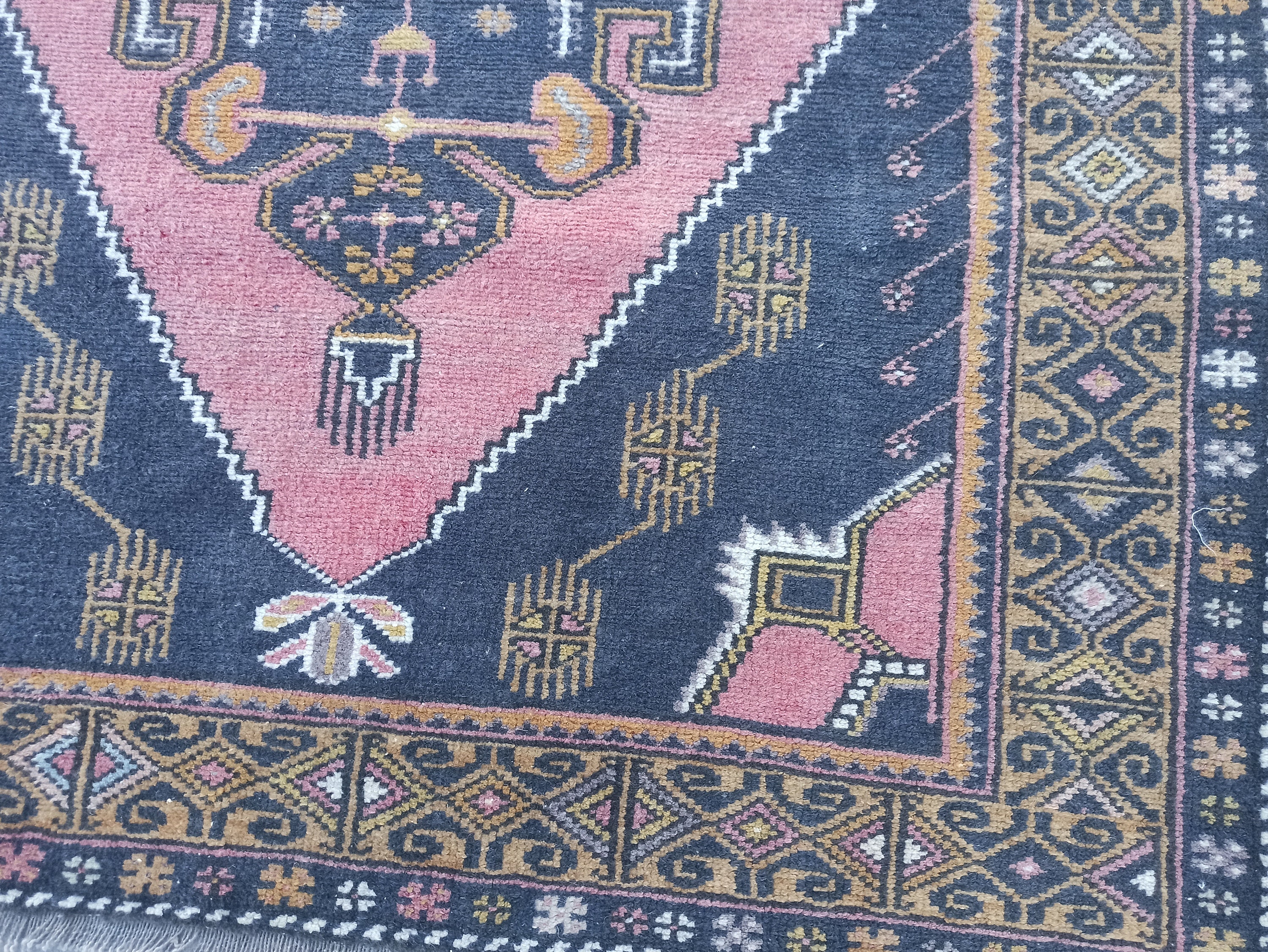 ヴィンテージトルコウールラグ 4x7：手作りの東洋風トライバル装飾