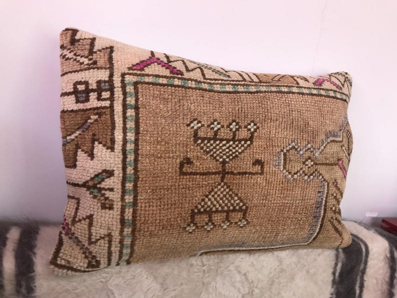 Vintage Rug Pillow Cover: 16x24 Rustic Art Deco Sofa Pillow image 2
