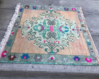 Handmade Peach Square Rug: Vintage Turkish Art Deco Carpet (2.3x2.3 ft)