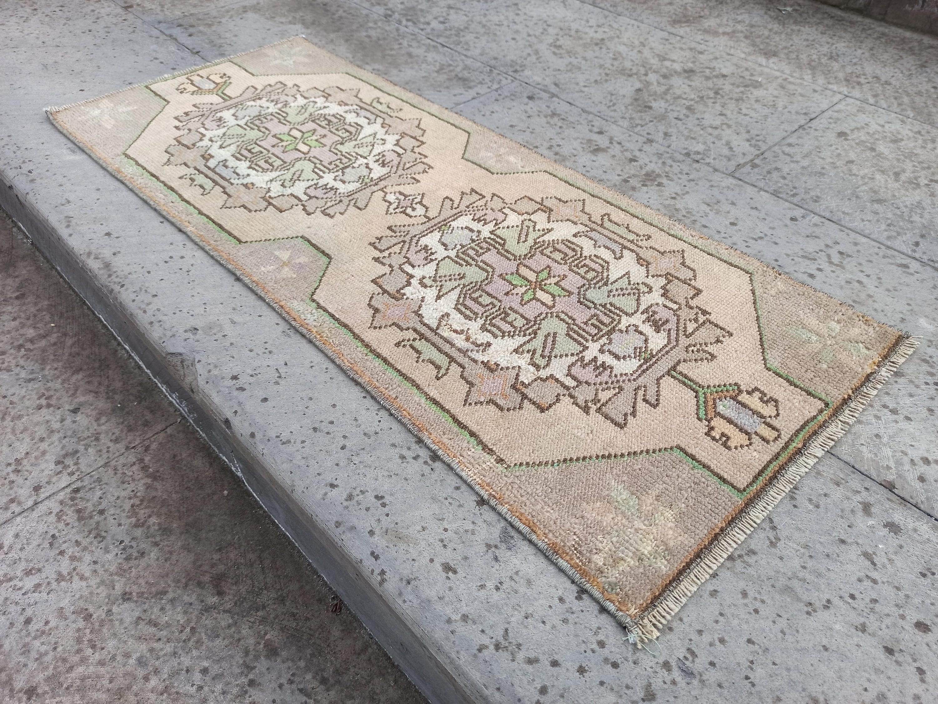Vintage Turkish Small Rug: Handmade Wool & Cotton Doormat (1.5x3.1