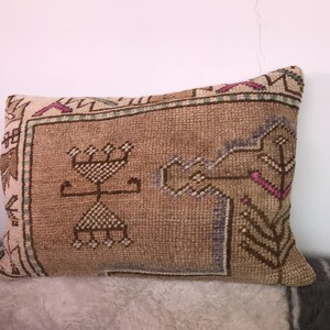 Vintage Rug Pillow Cover: 16x24 Rustic Art Deco Sofa Pillow image 3