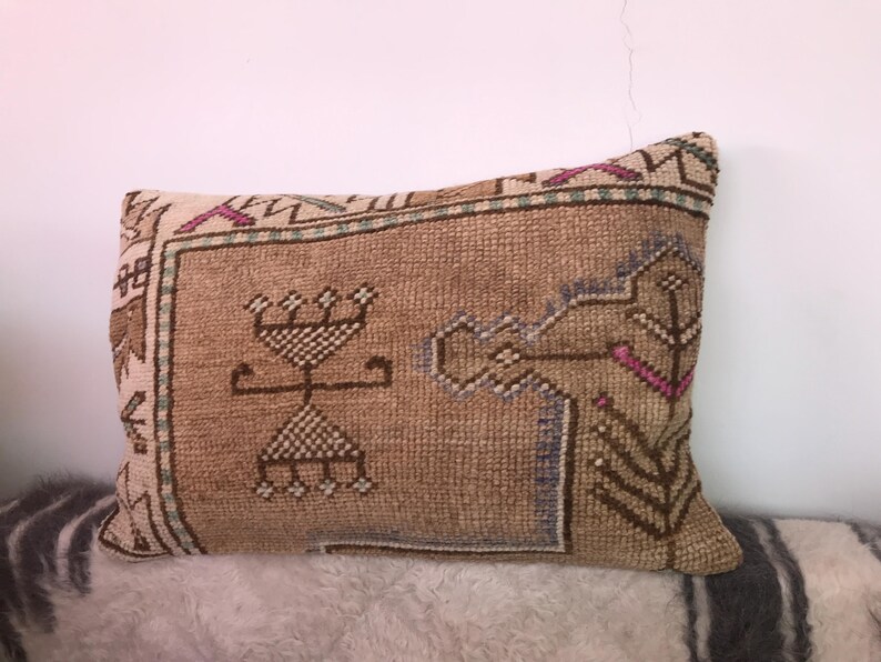 Vintage Rug Pillow Cover: 16x24 Rustic Art Deco Sofa Pillow image 3