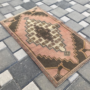 Pfirsich Türkischer Teppich (3.10x3.3 ft): Handgewebter Vintage Anatolischer Wollteppich