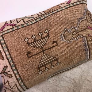 Vintage Rug Pillow Cover: 16x24 Rustic Art Deco Sofa Pillow image 8