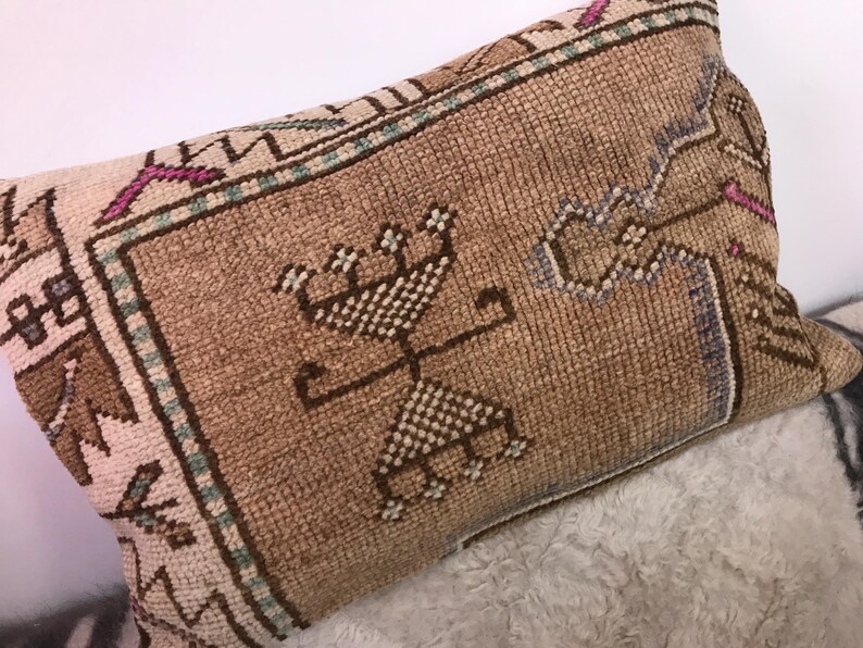 Vintage Rug Pillow Cover: 16x24 Rustic Art Deco Sofa Pillow image 8